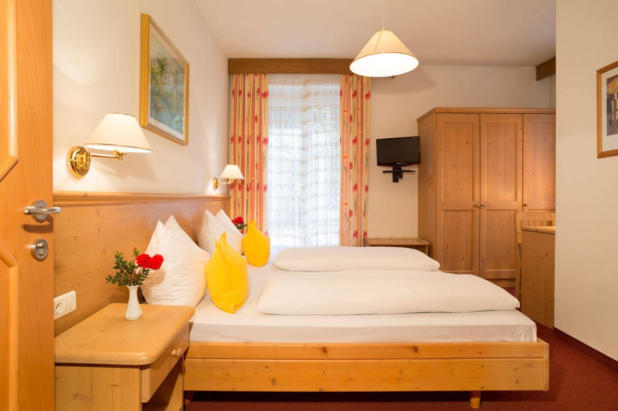 Hotel Gruberhof Мерано Екстериор снимка